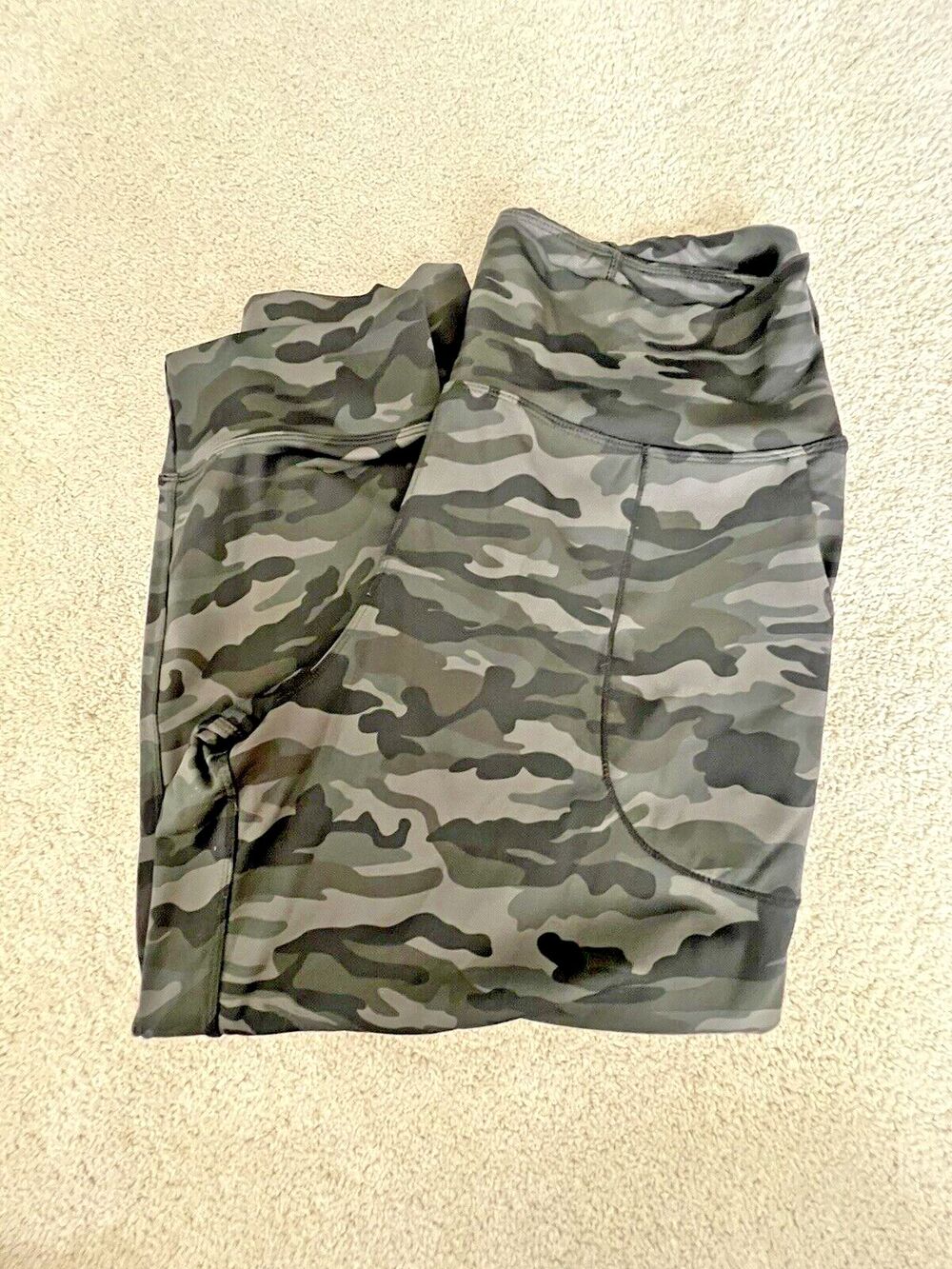 Oalka Grey Camo Capri Leggings XL  22" inseam